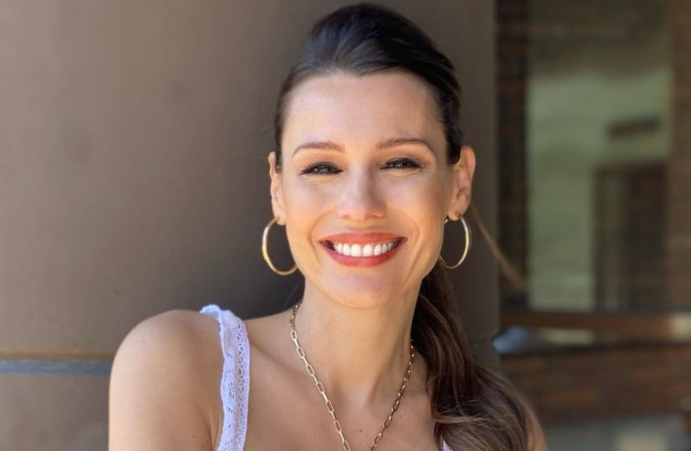 Con el mar de fondo, Pampita deslumbró con una microbikini negra en las playas de Miami