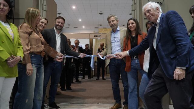 Frigerio y Azcué inauguraron la 9º Expo Madera en Concordia.