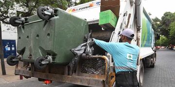 En Mendoza se mantendrá la recolección de residuos en la noche pese al asueto de los municipales.