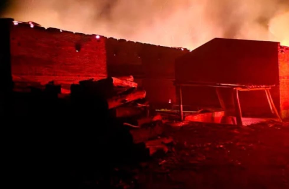 Tres Capones: secadero de yerba Romance fue consumido por las llamas