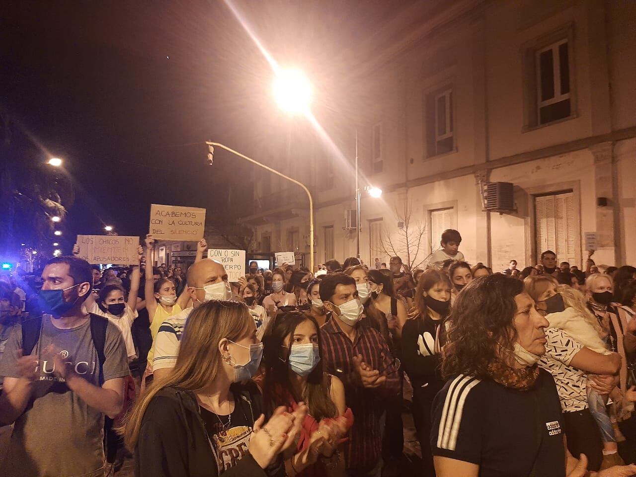 Nueva marcha en Rafaela pidiendo Justicia por el abuso sexual en el Colegio San José