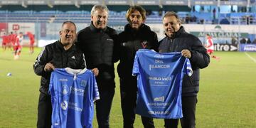 Pablo Vico en el homenaje que le realizó Estudiantes de Río Cuarto (Prensa Estudiantes).