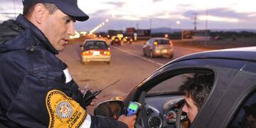 Estudian imponer arrestos para quienes conduzcan alcoholizados.