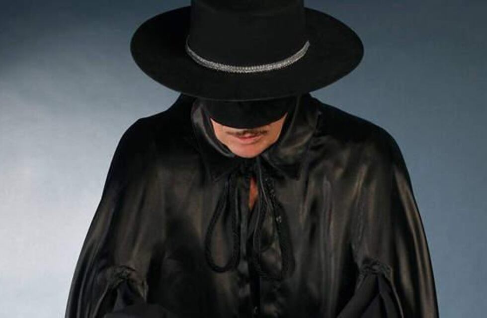 El Zorro se presentó en las elecciones PASO de Córdoba: “Viene a votar él, ¿no van a votar ustedes?”
