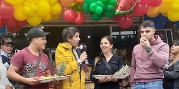 La inauguración de la verdulería de Thiago