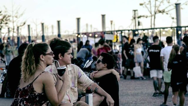 La costanera central mantuvo su impronta habitual con muchas actividades y visitantes.