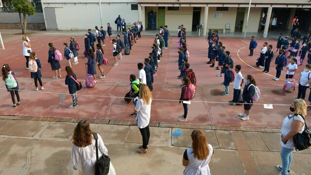 El gobierno de Mendoza canceló una deuda de 30 millones de pesos que tenía con 10.000 docentes que cobraban el mínimo. Orlando Pelichotti/Los Andes