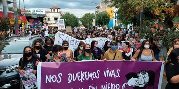 Marcha en La Falda por el femicidio de Ivana Módica y por una "reforma integral" del sistema judicial.