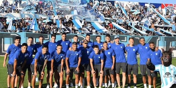 Un "banderazo" despidió este sábado al equipo del "Lobo" jujeño que jugará este domingo en Salta contra el local Gimnasia y Tiro, un rival histórico.
