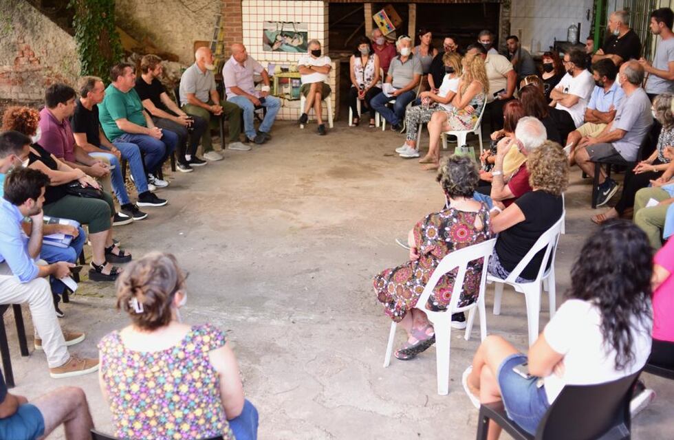 Montenegro y su gabinete se reunieron con vecinos del barrio Bosque Alegre