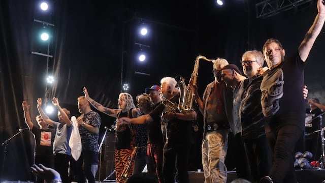 Los Auténticos Decadentes hicieron vibrar el escenario.