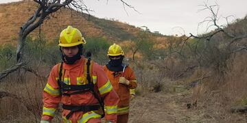 Los bomberos lograron controlar los focos de incendio en Córdoba.