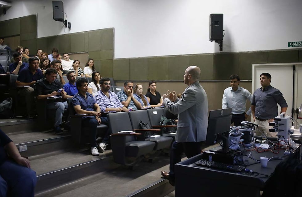 Salud incorpora tecnología avanzada y capacita a sus equipos