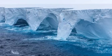 El iceberg más grande y antiguo del mundo, conocido como megaiceberg A23a, se desprendió de su posición al norte de las Islas Orcadas del Sur. (CNN / Eyos Expeditions)