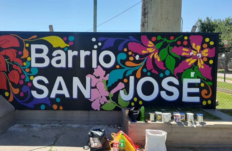 “Artentapiales” interviene los carteles de ingreso a los barrios