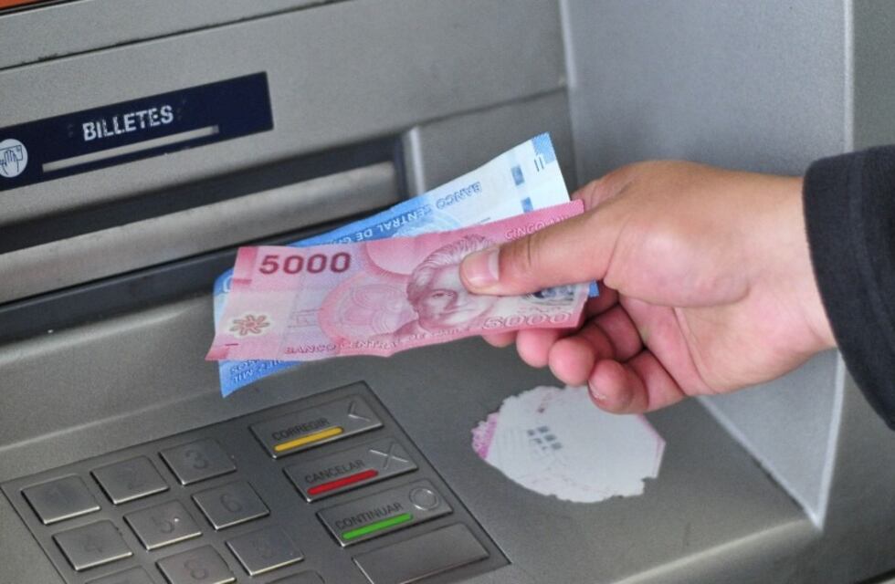 Estatales tucumanos cobran el resto de sus haberes desde el martes