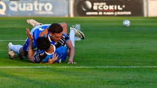 Para festejarlo así. Estudiantes de Río Cuarto volvió a ganar y no pierde su ilusión (Tomy Fragueiro / La Voz).
