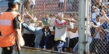 Violencia en un partido de fútbol en Comodoro: agredieron y le tiraron agua hirviendo a jugadores de Laprida (Imagen ilustrativa) (Foto: Fotobaires).