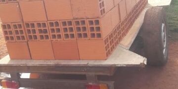 Sustrajeron un tráiler del barrio Sarmiento.