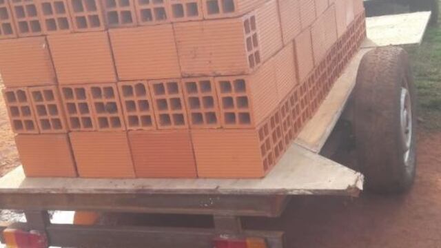 Sustrajeron un tráiler del barrio Sarmiento.