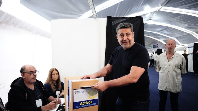 Daniel Angelici le respondió a Riquelme.