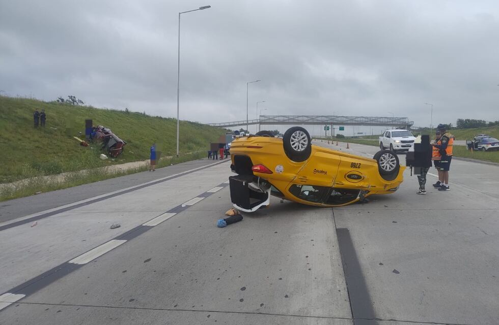 Impactante siniestro en Circunvalación de Córdoba: dos vehículos volcaron