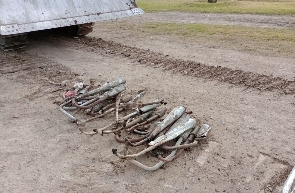 Tres Arroyos: Destruyen caños de escapes secuestrados