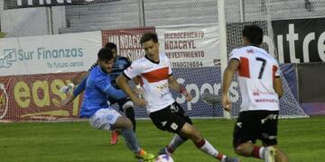 El León no pudo ante el Gallito. Estudiantes cayó 2 a 0 ante Morón (Prensa Deportivo Morón).