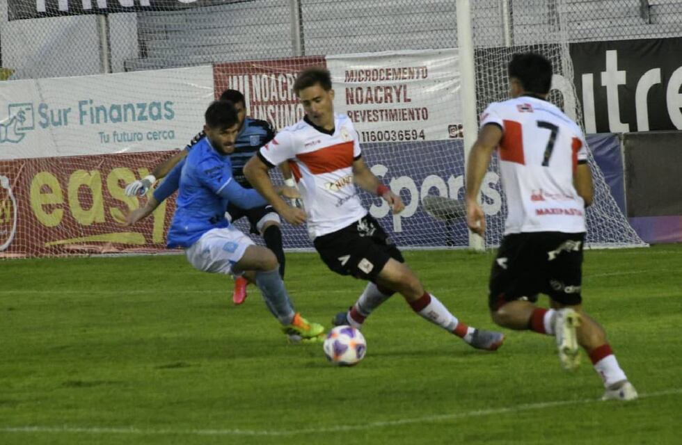 Estudiantes (RC) perdió en su visita al Deportivo Morón por la Primera Nacional