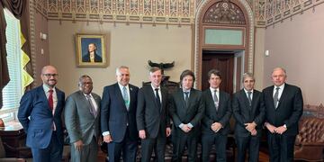 Milei y su comitiva junto a autoridades de EEUU