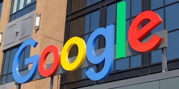 El gigante tecnológico otorgará 10 mil becas en Argentina para estudiar Inteligencia Artificial.