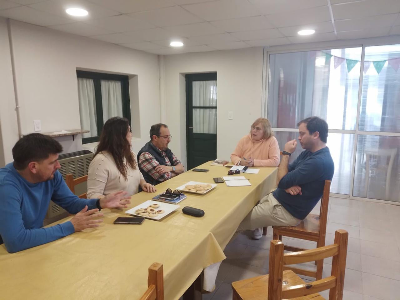 Candidatos del Movimiento Vecinal se reunieron con diversas instituciones de Orense