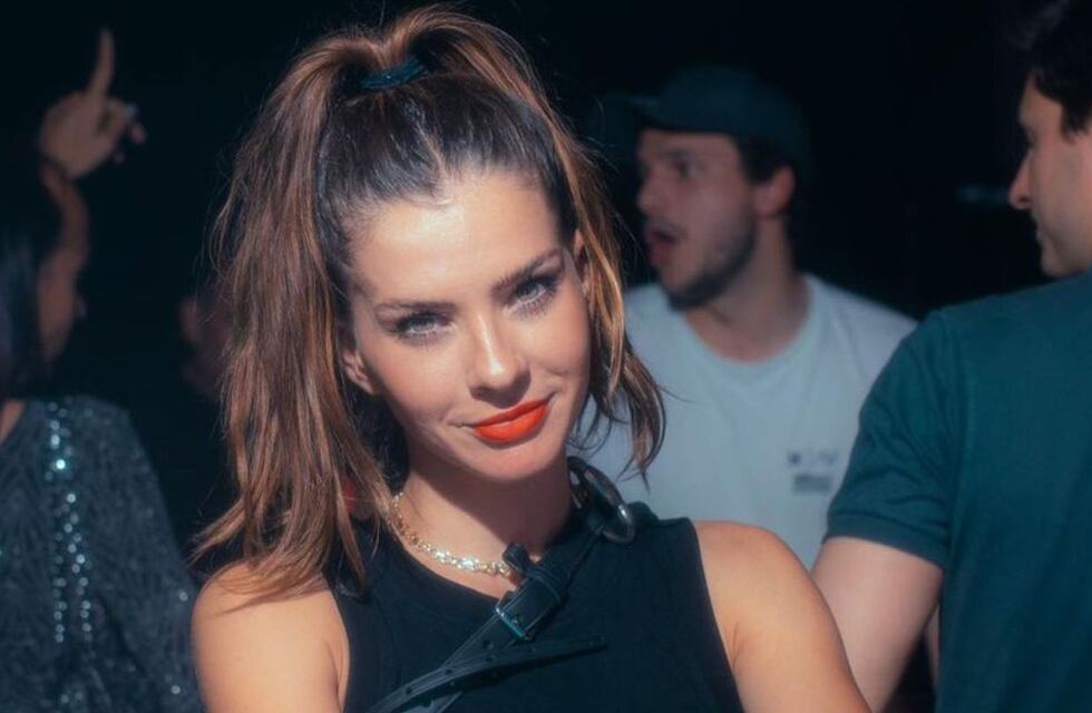 La China Suárez vistió un extraño traje de baño y lo compararon con un alien