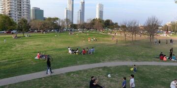 Piden baños químicos para el parque Scalabrini Ortiz