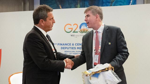 Sergio Massa se reunió en la ciudad india de Bengaluru con el subsecretario de Asuntos Internacionales del Departamento del Tesoro de Estados Unidos, Jay Shambaugh. (Ministerio de Economía)