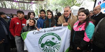 Durante una jornada inédita en el Parque 9 de Julio, se anunció la puesta en vigencia de la Ley 9966 para formalizar centros de estudiantes.