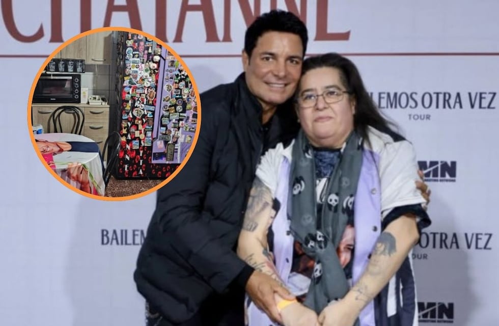¡La fan número uno! Una mujer “empapeló” su casa con imágenes de Chayanne y se hizo viral