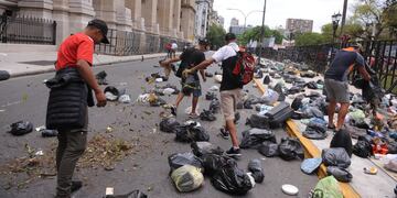 Alrededor de 5000 personas se manifestaron este sábado a las puertas de Tribunales.