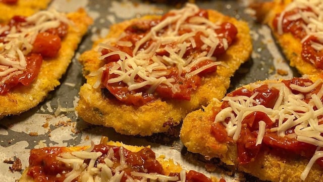 Reversión de un clásico: las milanesas con coco y cereales de Camila Homs