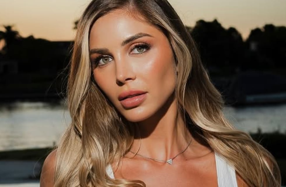 Romina Malaspina paralizó Instagram con un corpiño mega escotado y una minifalda para el infarto