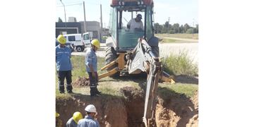 La falla en un cable subterráneo en intersección de calles Actis y Beltramino dejó sin luz a mucha gente en Rafaela