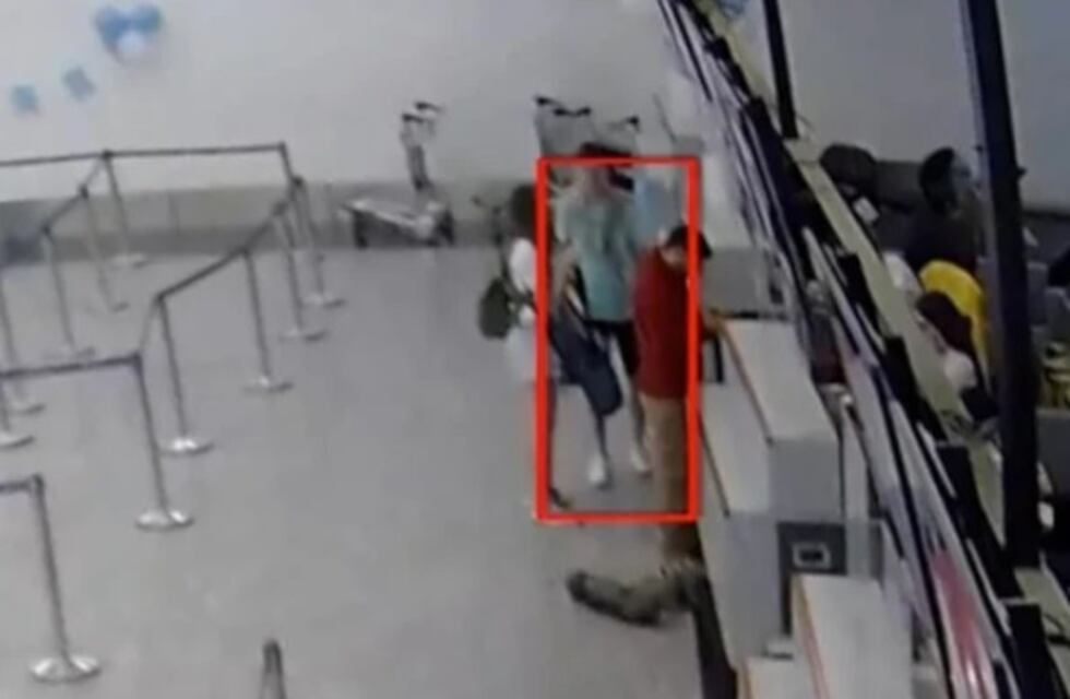Detienen en Puerto Iguazú a una pareja que robó una mochila en el Aeropuerto de Ezeiza