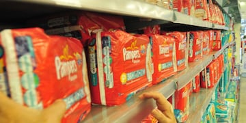 PAÑALES. Uno de los productos más caro de la canasta de una familia (Archivo).