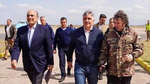 Javier Milei, Martín Llaryora y Guillermo Francos en el arribo del presidente a la provincia de Córdoba. (Gobierno)
