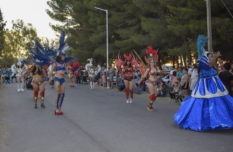 El Carnaval llega a Puerto Rosales este lunes y habrá servicio de colectivos gratuitos