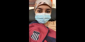 Flor Sosa salió de una sesión de quimioterapia y fue directo a ver a Talleres, en su debut en la Copa Libertadores.