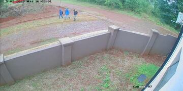 Violento robo en Eldorado: un menor fue golpeado y encañonado por delincuentes.