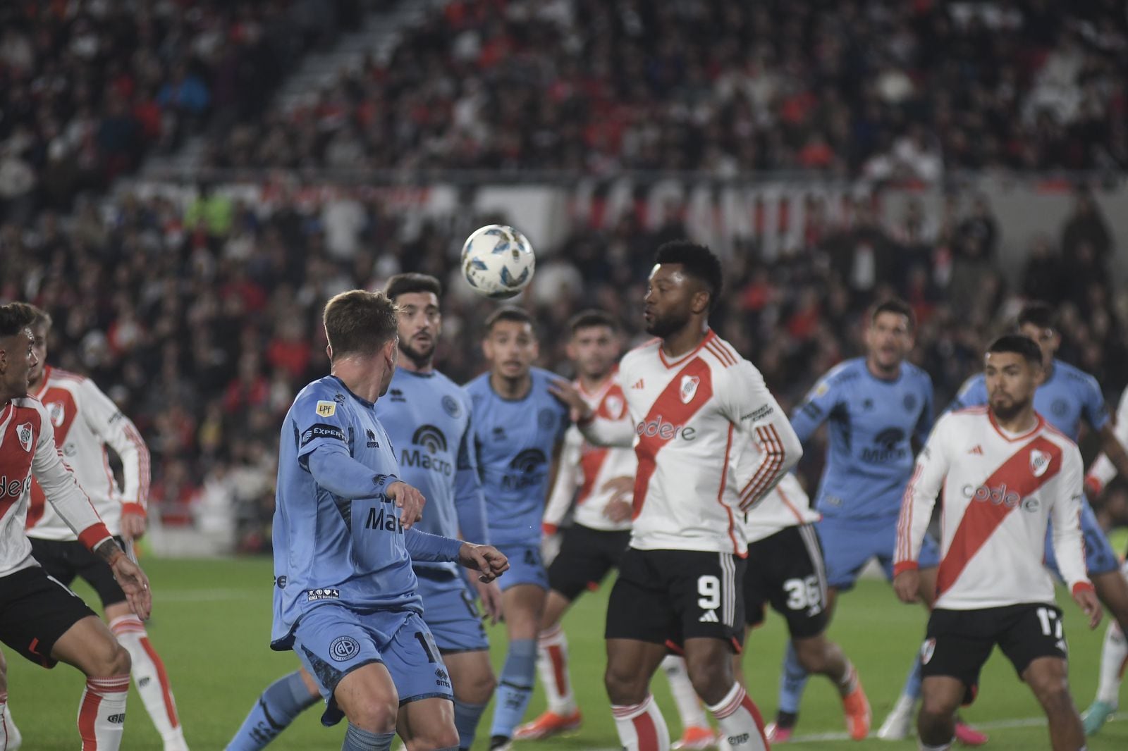 River y Belgrano, en el Monumental, por la segunda fecha de la Liga Profesional 2024. (Federico López Claro / La Voz)