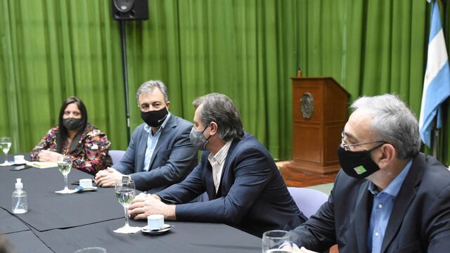Danilo Capitani, junto a Myriam Villafañe, el intendente Luis Castellano y el senador Alcides Calvo