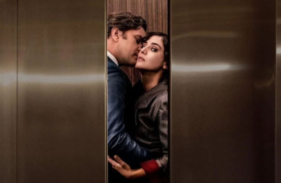 Tiene 8 episodios, es una remake de un éxito de los ‘80 y está cargada de suspenso erótico